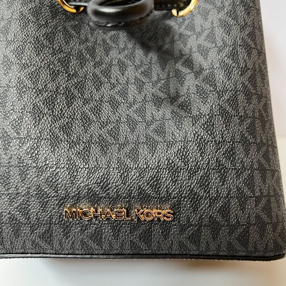 Michael Kors Suri MINI Bucket Crossbody Bag MK Black - Picture 10 of 13